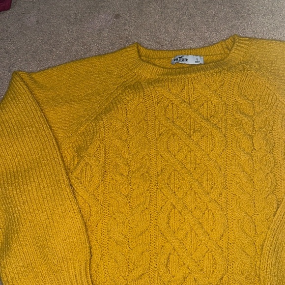 Hollister Crop Sweater 💋 - Picture 3 of 3